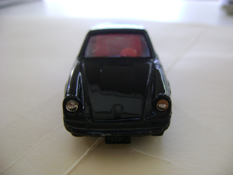Illustration for article titled Restoration Project - Tomica 911